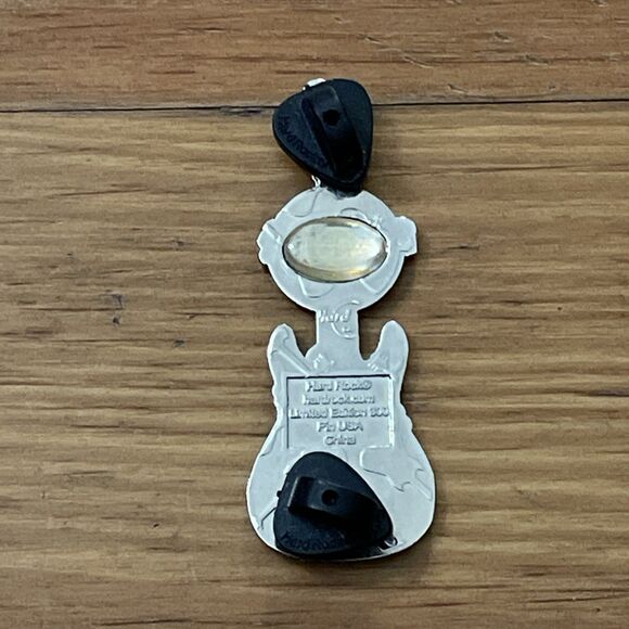 Hard Rock Cafe Biloxi 2010 Guitar Pin Limited Edition 300 Collectible Music - Picture 5 of 9